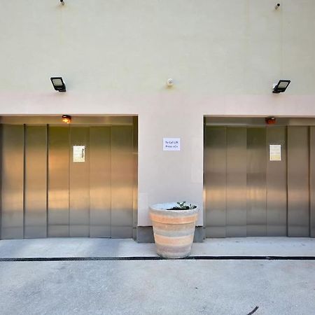 Brand New ! Seaside Apt With Poolview & Parking Μπούντβα Εξωτερικό φωτογραφία
